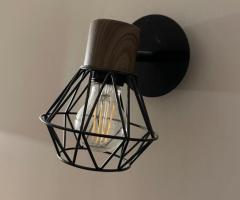 Deux appliques à vendre en parfait état avec lampes!